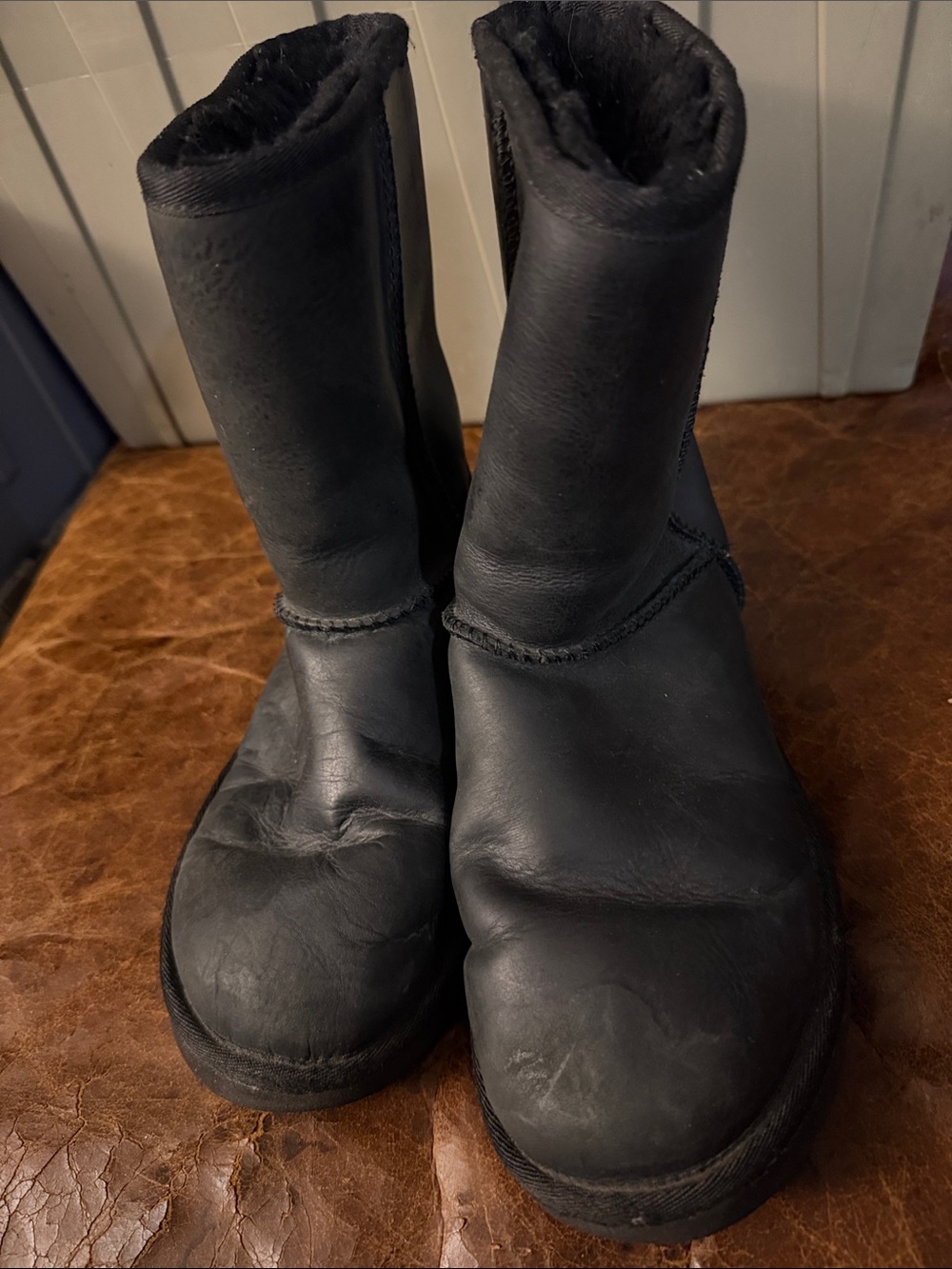 UGG Classic Short Boots in Black - Size 8